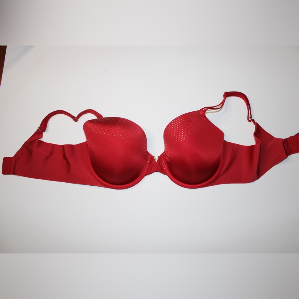 Victoria Secret - Picture 2 of 7